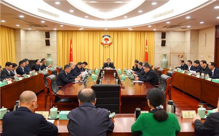 省政協(xié)黨組理論學(xué)習(xí)中心組舉行學(xué)習(xí)貫徹黨的二十屆四中全會(huì)精神專題學(xué)習(xí)會(huì) 廉毅敏主持并講話